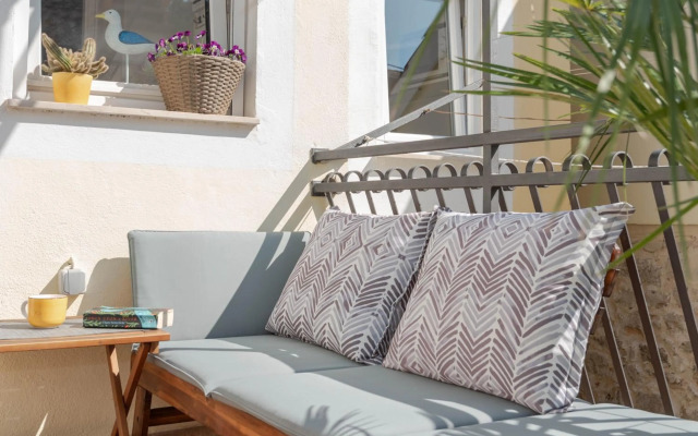 Mediterranean terrace apartment with Bikes & SUP