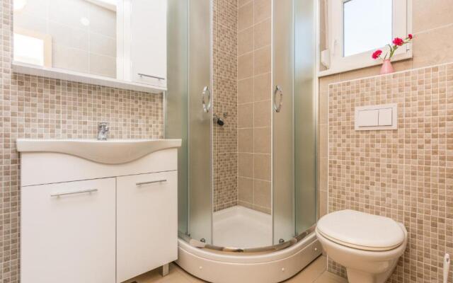 Pasko 2 modern furnished ap for 7