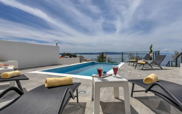 Stunning Villa in Drasnice With Private Pool