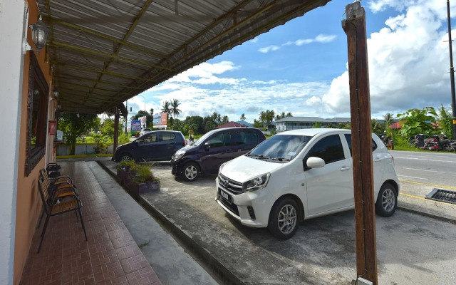 OYO 90561 Awan Biru Motel