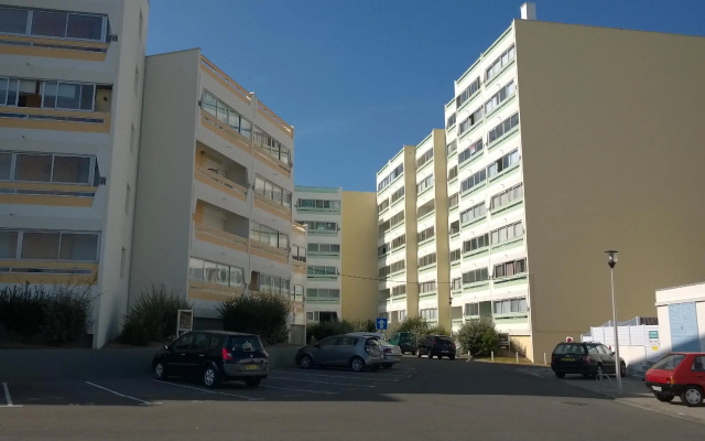 A Functional Apartment- 200 Metres From The Beach!