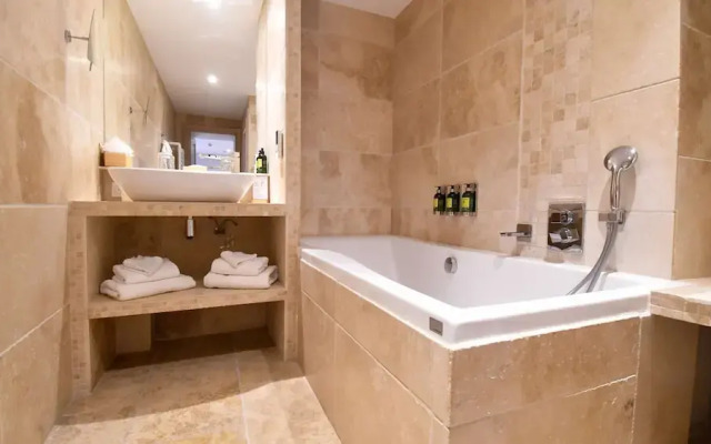 Domaine Ribiera, Hotel 5 Etoiles, SPA & Golf - Forcalquier