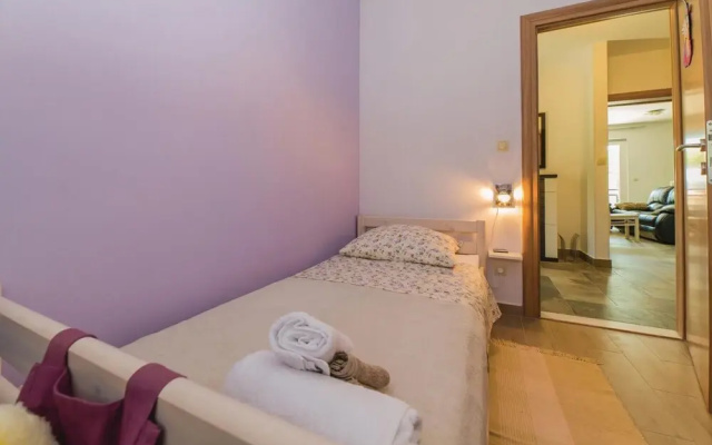 Beautiful Home in Pridraga With Wifi and 8 Bedrooms