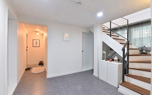 Mono House Hongdae 5