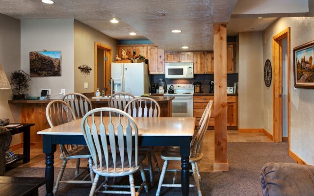 2BR Empire House Condo by RedAwning
