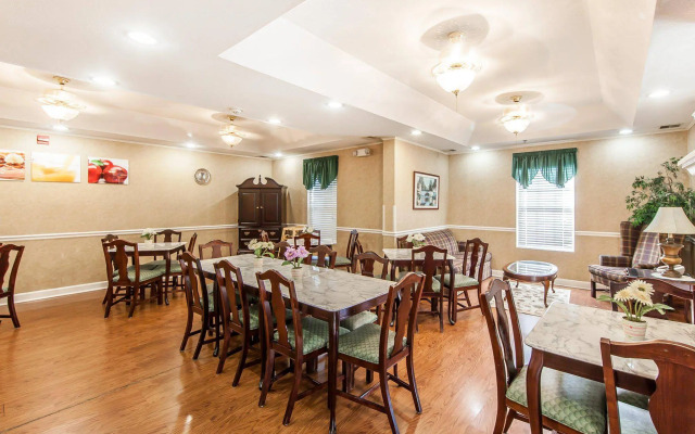 Quality Inn Oak Ridge