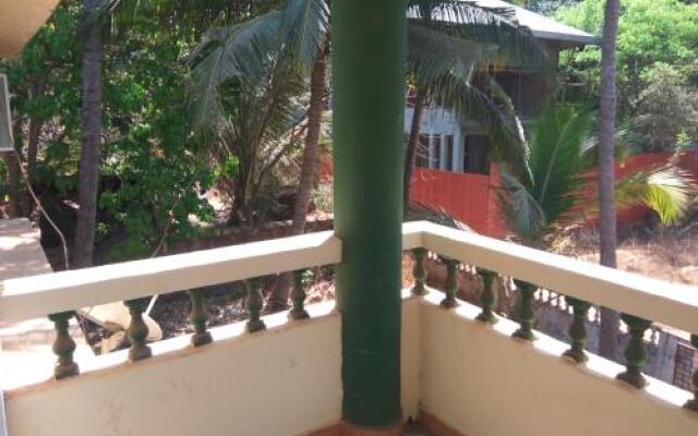 Spacious Studio Apartment near Candolim Beach