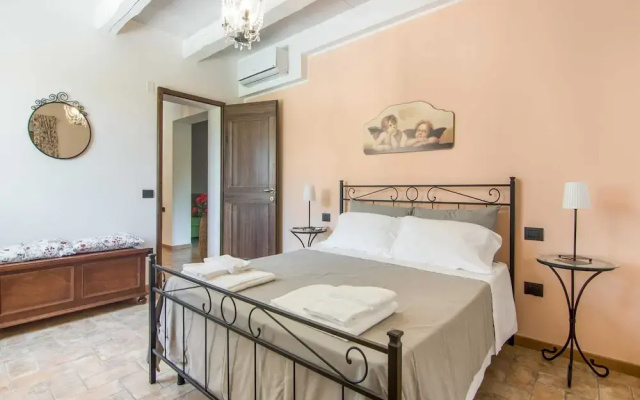 Villa in Ostra Vetere With Pool and Jacuzzis