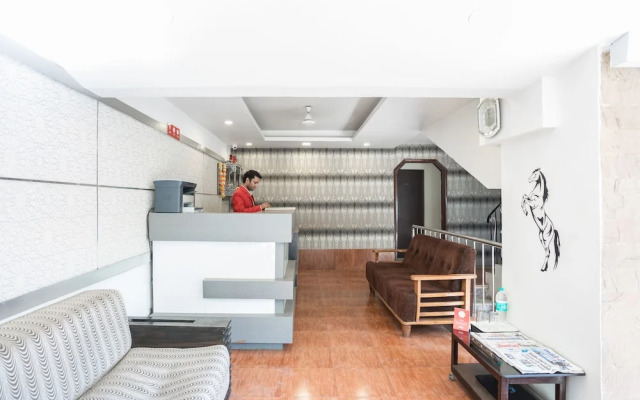OYO Rana Residency Near Western Express Highway Metro Station