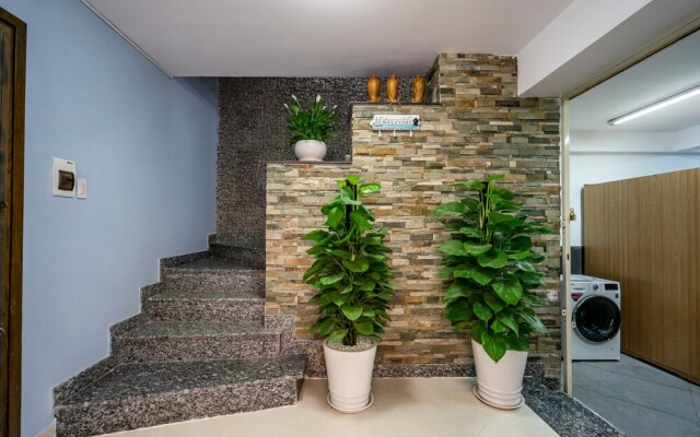 Zeta Apartment