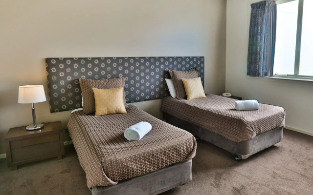 Lady Bay Resort