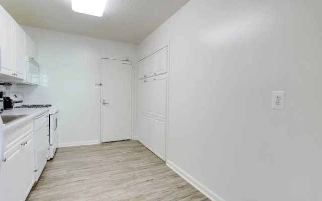 Exclusive Condo with Gym in Crystal City
