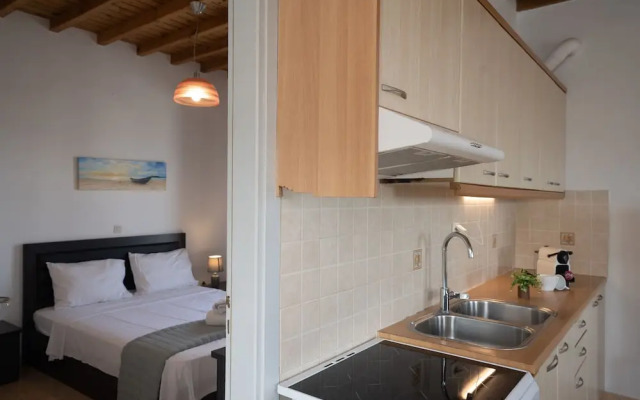 1 Bd Emerald Apt w Sparkling Shared Pool