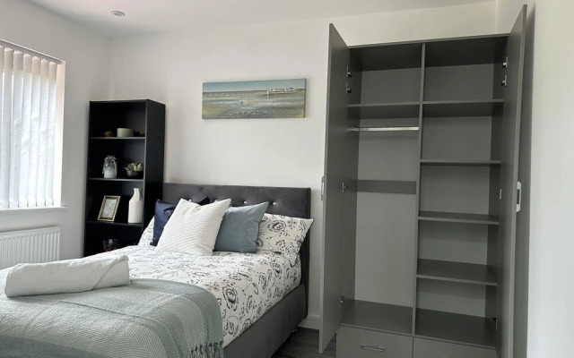 Stunning 4-bed House in Birmingham