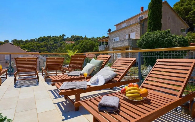 Palm Tree Apartments