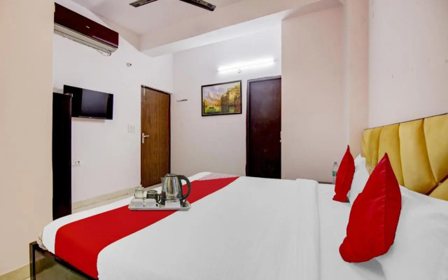 OYO Flagship 80478C Yadav Residency