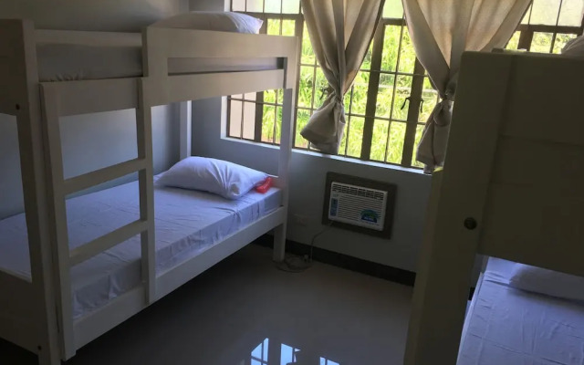Beinte Singko de Marso Apartments
