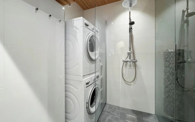 Stylish Downtown 2BR Flat with Sauna and Work Area