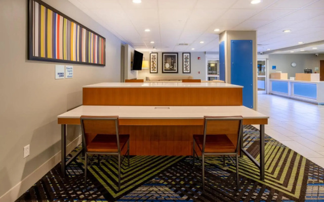 Holiday Inn Express Hotel & Suites Salisbury - Delmar by IHG