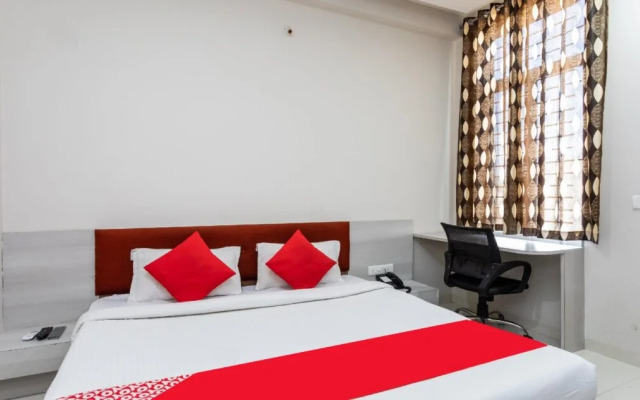 OYO 18692 Jmc Star Inn