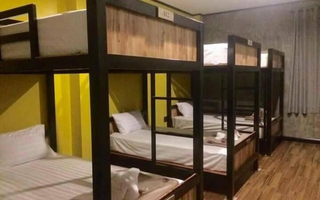 Lanta Chaolay Hostel