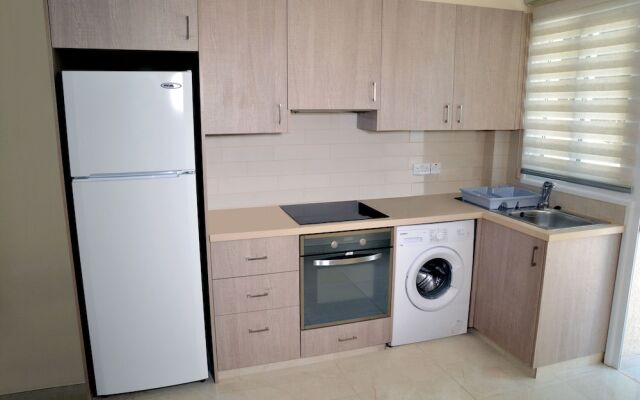 2Br Maisonette Pool Walk To Beach