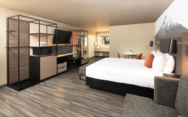Waypoint Hotel