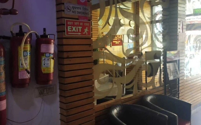 ADB ROOMS Hotel Saya Deluxe
