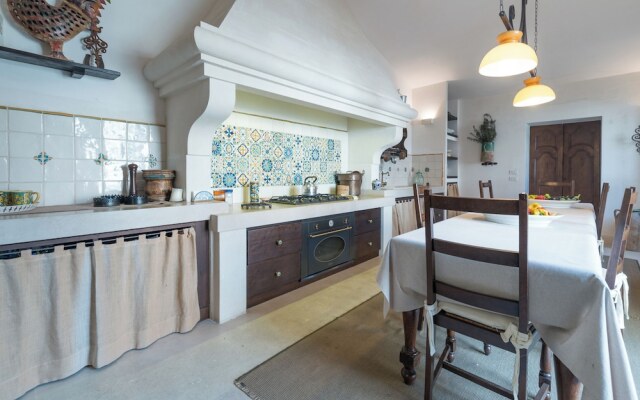 Elegant Farmhouse With Swimming Pool - Beahost