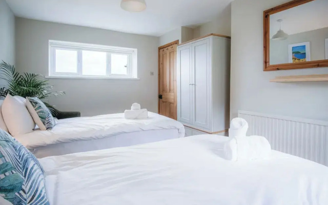 Hill House - 4 Bedroom - Llanrhidian