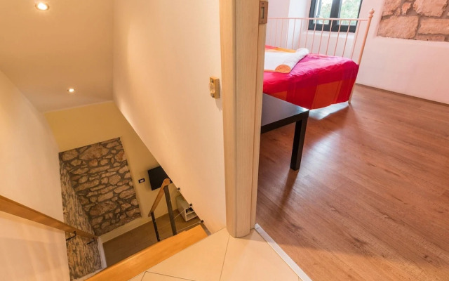 Apartment With Private Pool in Pula