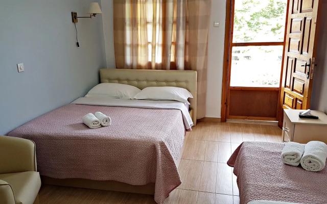 Studios & Apartments Efrosini