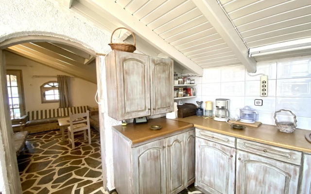 Sybota Seaside Retreat - Chique Marina Loft