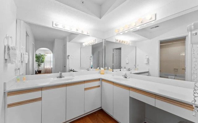 Carefree Getaways 2 Bedroom Condo by RedAwning