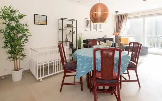 Apartment With Large Terrace in Mariakerke