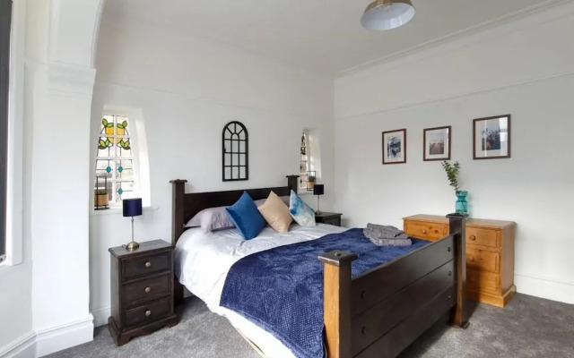 Stylish King Bed Suite - Family/ Contractor