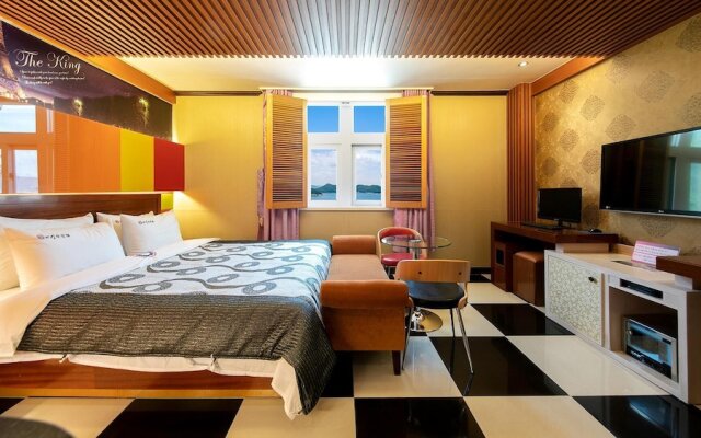 Yeosu King Pension Tel