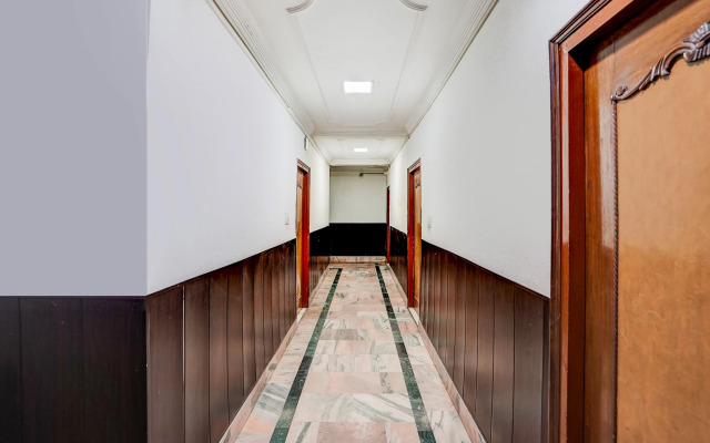 Hotel O Hussainganj Near Vidhansabha