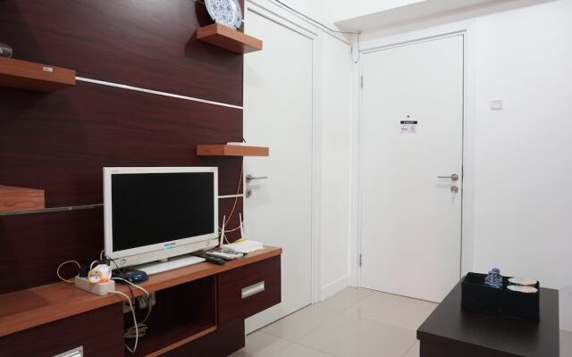 Homey and Warm 2BR Green Pramuka Apartment