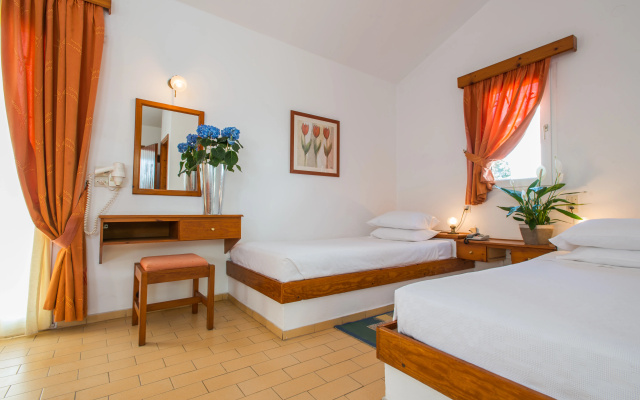 Delfinia Hotel & Bungalows