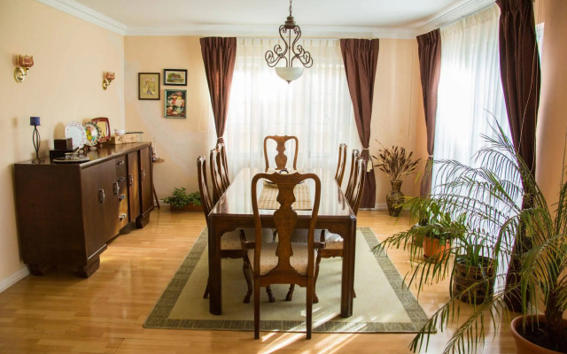 La Colina Bed and Breakfast