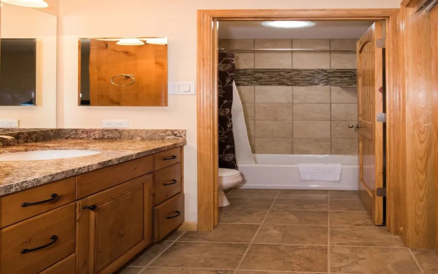 Park Avenue Upgraded 2 Bedroom Condominiums