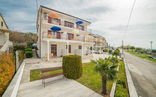 Apartments Lukin / Studio 4/2