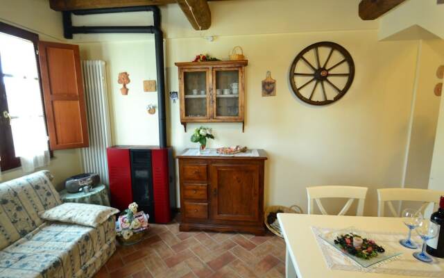 Delightful Holiday Home With Garden, Pool, Heating, Parking