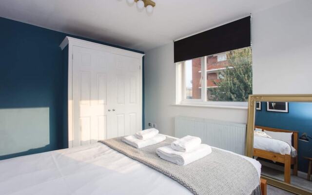 Lovely 2 Bedroom Flat Near Whitechapel Station