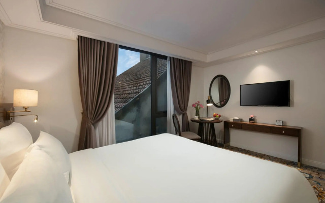 The Oriental Jade Hotel