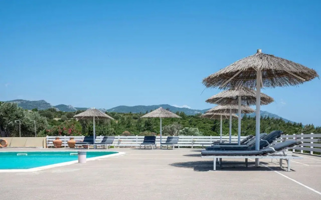 Sunny Studio Nestled Near a Refreshing Shared Pool