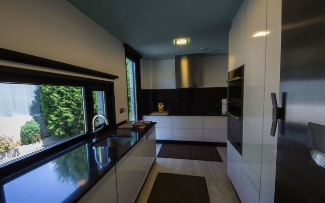 Sanxenxo 101120 5 Bedroom Villa By Mo Rentals