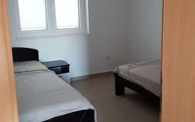 Contemporary Apartment in Neviđane near Sea