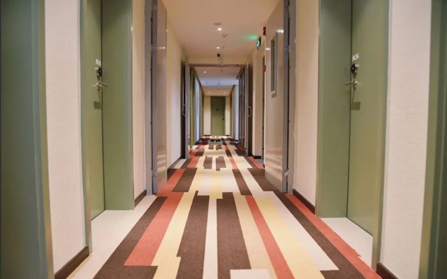 Ibis E'Meishan Railway Station Hotel
